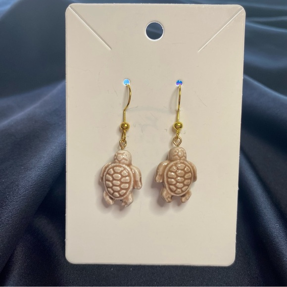 Blue Willow Boutique Earrings - Picture 3 of 4